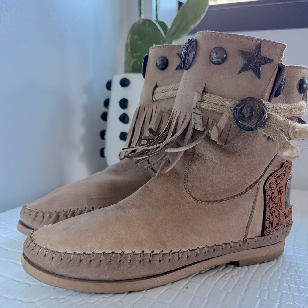 🇮🇹 Size 38 Karma of Charme Way Fringe Beige Ankle Boots